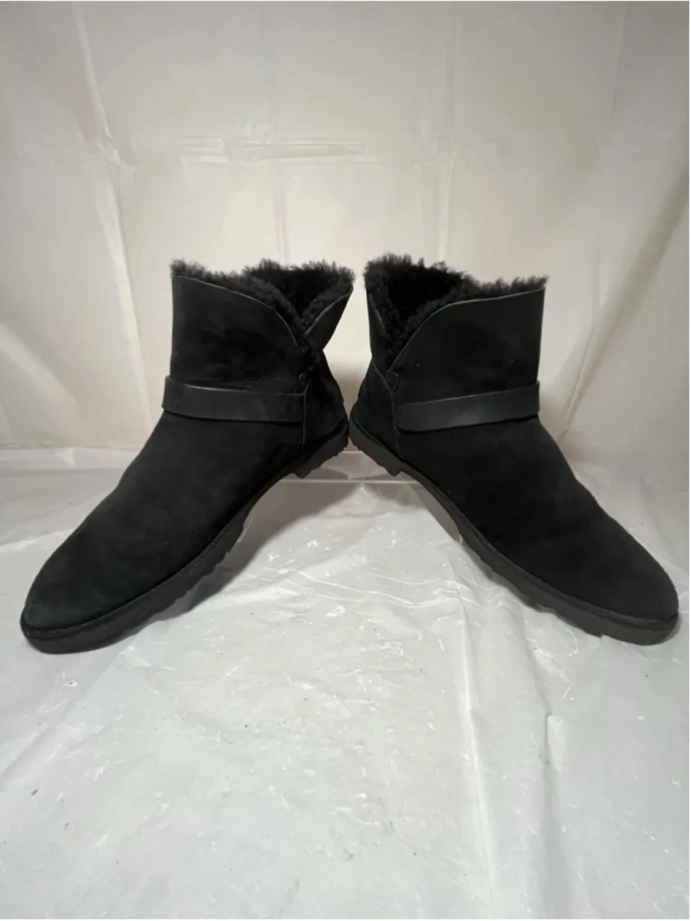 UGG Romely size 9 Black boot